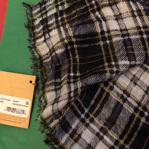 Patricia Nash Black & White Plaid Scarf 100% Viscose Fringed Edges OS NWT - Picture 10 of 13